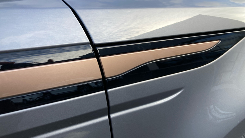 Land Rover Range Rover Evoque 2.0 D200 R-Dynamic SE 5dr Auto Diesel Hatchback